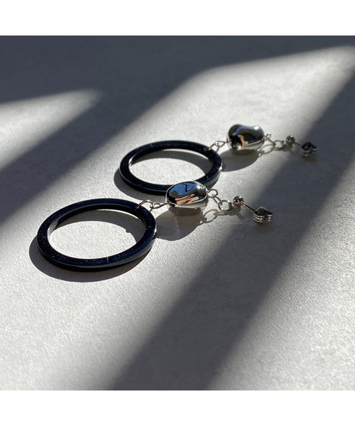 tone(トーン)の「【-lensa-】シルバー×ブラックで万能ピアス(リング) (MA)(ピアス(両耳用)・レディース・ブラック・FREE)」の4枚目の写真