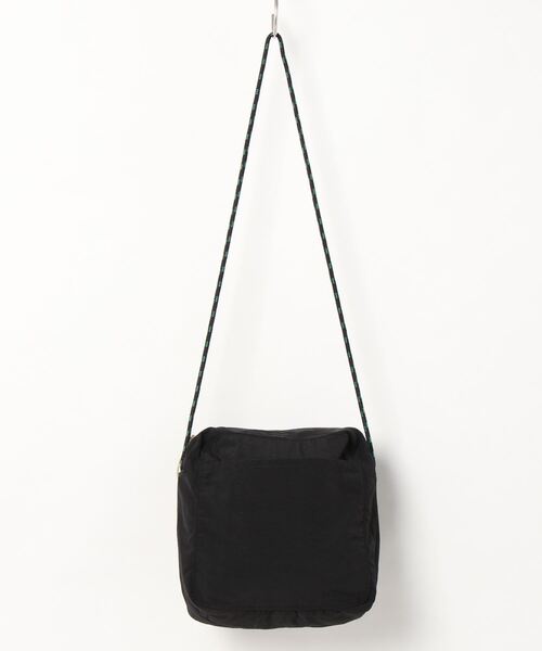 THEATRE PRODUCTS(シアタープロダクツ)の「【THEATRE PRODUCTS】SQUARE SHOULDER POCHETTE(ショルダーバッグ・レディース・ベージュ/ブラック・FREE)」の3枚目の写真
