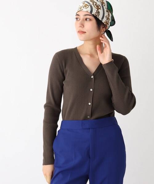 OPAQUE.CLIP（オペークドットクリップ）の「◆アセテートコットン リブVネックカーディガン【マルチファンクション/WEB限定カラー・サイズ】（カーディガン/ボレロ・レディース・ブラック/ブラウン系その他/ホワイト系その他6/ベージュ系8/ライトグリーン系/ブルー系7/ピンク系・40/38/36）」の3枚目の写真