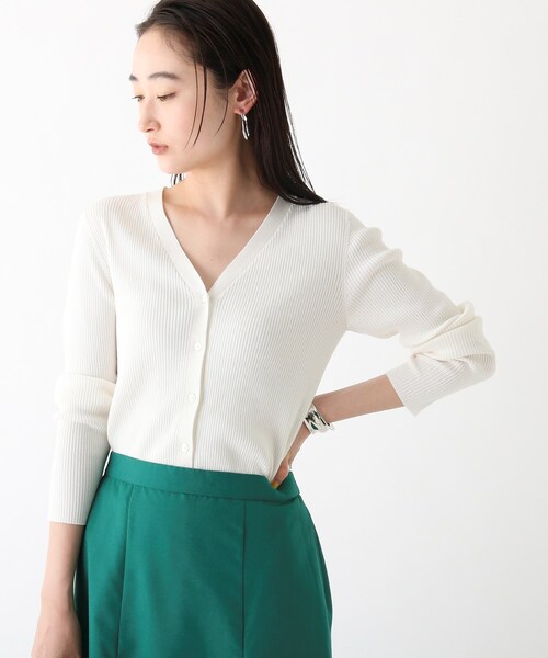OPAQUE.CLIP（オペークドットクリップ）の「◆アセテートコットン リブVネックカーディガン【マルチファンクション/WEB限定カラー・サイズ】（カーディガン/ボレロ・レディース・ブラック/ブラウン系その他/ホワイト系その他6/ベージュ系8/ライトグリーン系/ブルー系7/ピンク系・40/38/36）」の2枚目の写真