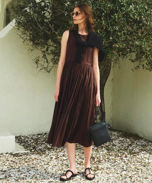 OPAQUE.CLIP（オペークドットクリップ）の「◆アセテートコットン リブVネックカーディガン【マルチファンクション/WEB限定カラー・サイズ】（カーディガン/ボレロ・レディース・ブラック/ブラウン系その他/ホワイト系その他6/ベージュ系8/ライトグリーン系/ブルー系7/ピンク系・40/38/36）」の9枚目の写真