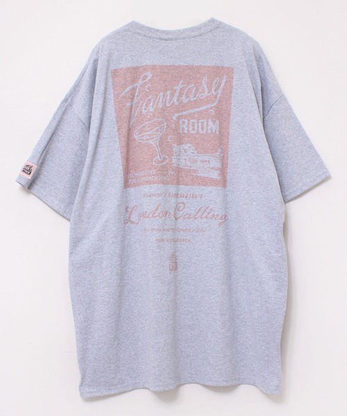 RNA（アールエヌエー）の「M1925 PINK MOTEL ロンドンソーホーＢＩＧ Ｔシャツ（Tシャツ/カットソー・レディース・ホワイト/ベージュ/杢グレー・MEDIUM）」の22枚目の写真