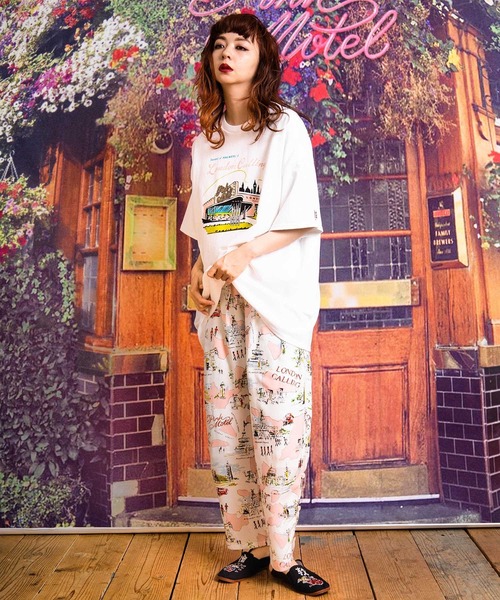 RNA（アールエヌエー）の「M1925 PINK MOTEL ロンドンソーホーＢＩＧ Ｔシャツ（Tシャツ/カットソー・レディース・ホワイト/ベージュ/杢グレー・MEDIUM）」の11枚目の写真