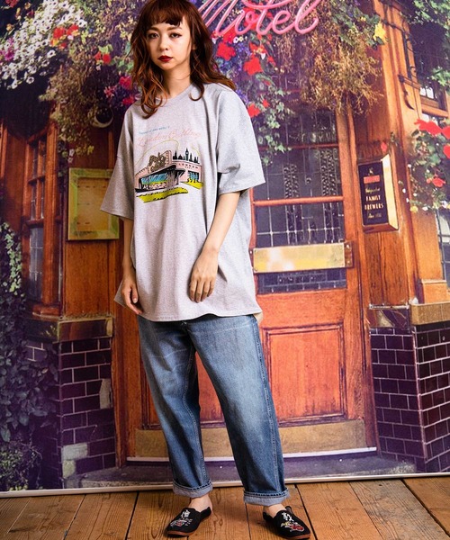 RNA（アールエヌエー）の「M1925 PINK MOTEL ロンドンソーホーＢＩＧ Ｔシャツ（Tシャツ/カットソー・レディース・ホワイト/ベージュ/杢グレー・MEDIUM）」の12枚目の写真