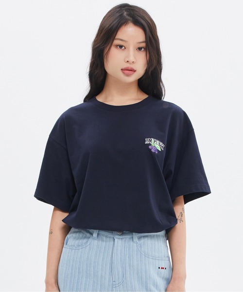 ROMANTIC CROWN（ロマンティッククラウン）の「【ROMANTIC CROWN】FRUIT QUOKKA TEE / ロマンティッククラウン フルーツ ワラビー グラフィック Tシャツ（Tシャツ/カットソー・メンズ・ネイビー/ホワイト・LARGE/MEDIUM）」の15枚目の写真