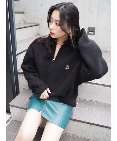 EVRIS（エヴリス）の「フェイクレザージップミニスカート（スカート・レディース・ブラック/ブラウン/ブルー・SMALL/MEDIUM）」の4枚目の写真