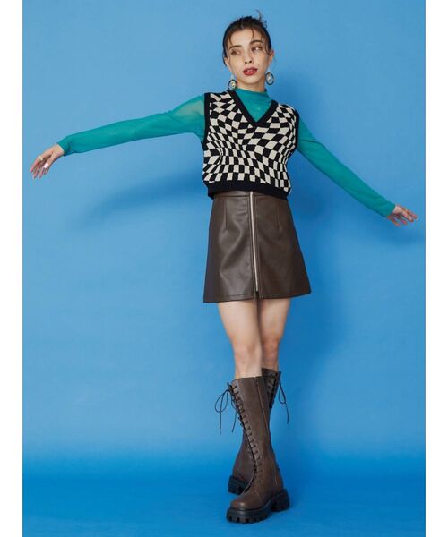 EVRIS（エヴリス）の「フェイクレザージップミニスカート（スカート・レディース・ブラック/ブラウン/ブルー・SMALL/MEDIUM）」の6枚目の写真