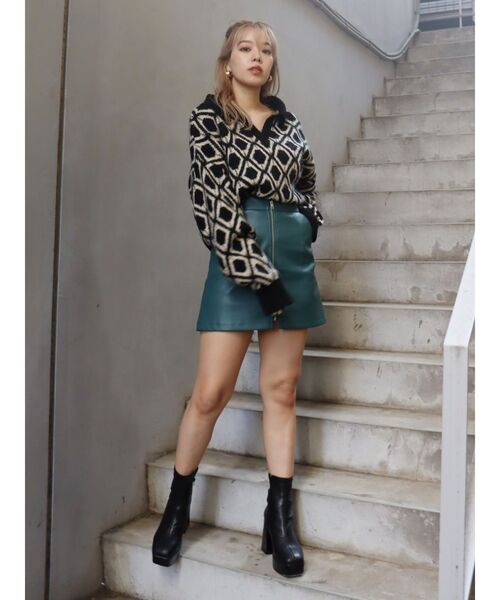 EVRIS（エヴリス）の「フェイクレザージップミニスカート（スカート・レディース・ブラック/ブラウン/ブルー・SMALL/MEDIUM）」の17枚目の写真