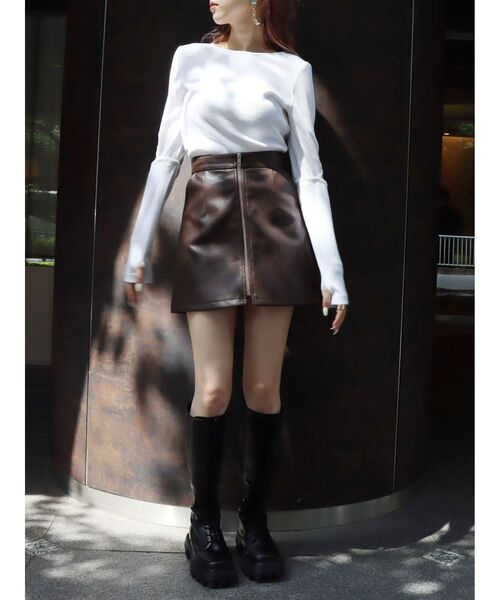 EVRIS（エヴリス）の「フェイクレザージップミニスカート（スカート・レディース・ブラック/ブラウン/ブルー・SMALL/MEDIUM）」の21枚目の写真