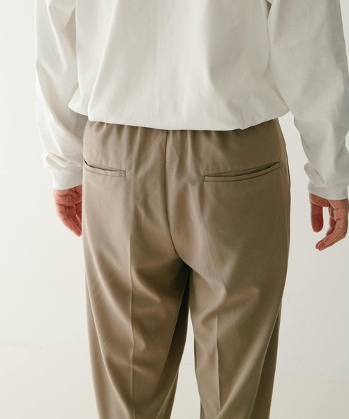 ITEMS URBANRESEARCH（アイテムズ アーバンリサーチ）の「『セットアップ対応』 TR スラックス（スラックス・メンズ・グリーン/ベージュ/ブラック/ネイビー・LARGE/MEDIUM）」の19枚目の写真