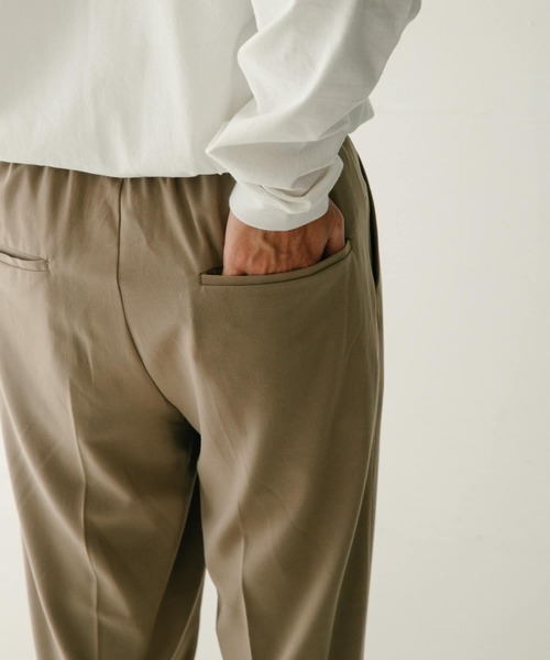 ITEMS URBANRESEARCH（アイテムズ アーバンリサーチ）の「『セットアップ対応』 TR スラックス（スラックス・メンズ・グリーン/ベージュ/ブラック/ネイビー・LARGE/MEDIUM）」の20枚目の写真