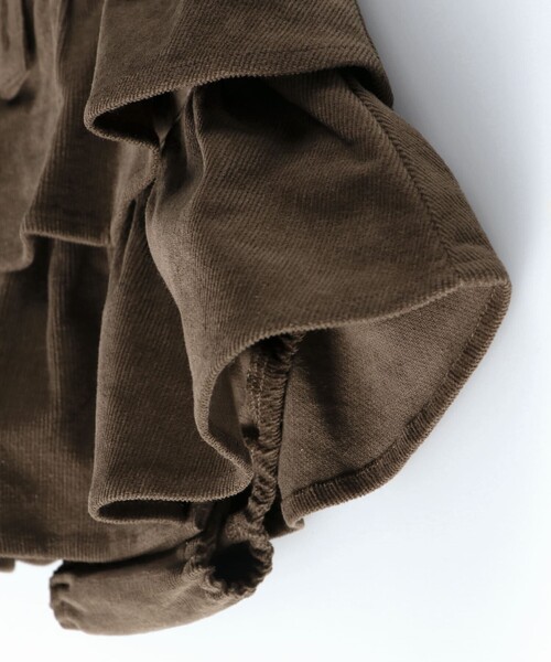 BRANSHES(ブランシェス)の「2段フリルベビーサロペット(サロペット/オーバーオール・キッズ・クリーム/ブラウン・70/80)」の6枚目の写真