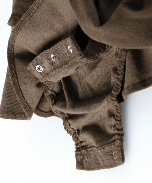 BRANSHES(ブランシェス)の「2段フリルベビーサロペット(サロペット/オーバーオール・キッズ・クリーム/ブラウン・70/80)」の8枚目の写真
