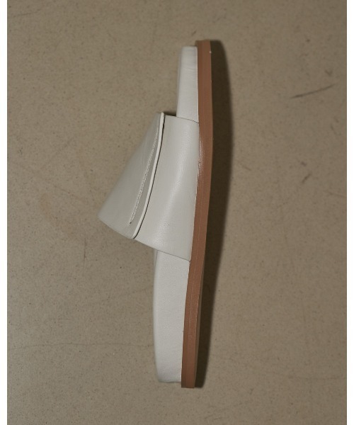 TODAYFUL（トゥデイフル）の「レザースライドサンダル（サンダル・レディース・ブラック/ホワイト・36inch/37inch/38inch）」の3枚目の写真