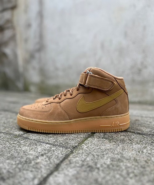 NIKE(ナイキ)の「AIR FORCE 1 MID '07 WB(スニーカー・メンズ・ブラウン・28.0cm/29.0cm/26.5cm/28.5cm/27.0cm/27.5cm/26.0cm/25.5cm)」の4枚目の写真