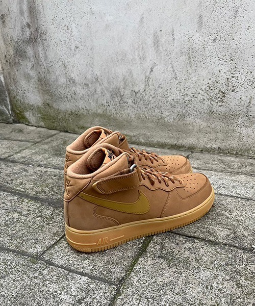 NIKE(ナイキ)の「AIR FORCE 1 MID '07 WB(スニーカー・メンズ・ブラウン・28.0cm/29.0cm/26.5cm/28.5cm/27.0cm/27.5cm/26.0cm/25.5cm)」の3枚目の写真