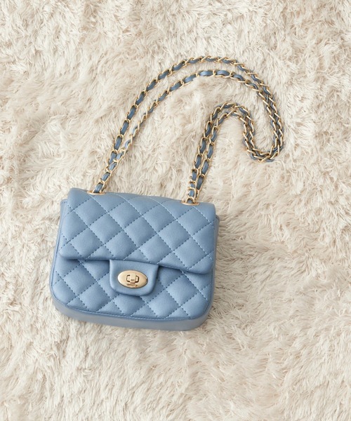 earth music&ecology(アースミュージックアンドエコロジー)の「キルティングチェーンショルダー(ショルダーバッグ・レディース・ブラック/アイボリー/ダークブルー/ライトピンク・FREE)」の4枚目の写真