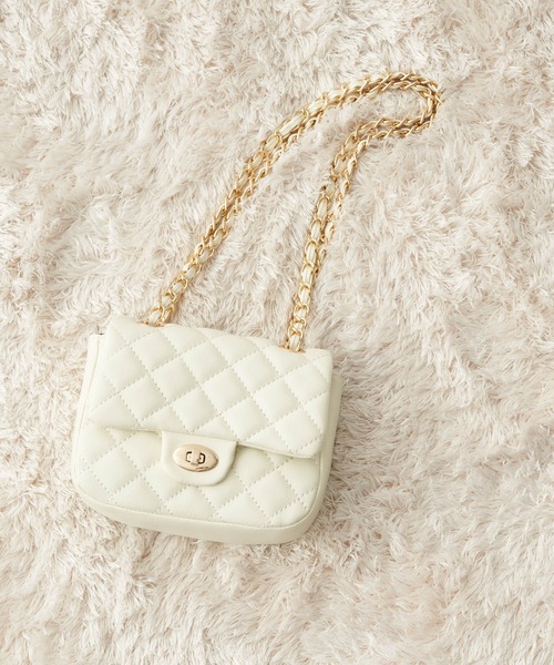 earth music&ecology(アースミュージックアンドエコロジー)の「キルティングチェーンショルダー(ショルダーバッグ・レディース・ブラック/アイボリー/ダークブルー/ライトピンク・FREE)」の2枚目の写真