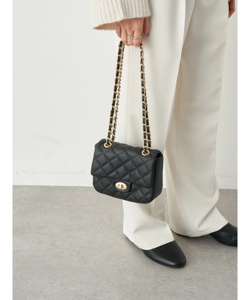 earth music&ecology(アースミュージックアンドエコロジー)の「キルティングチェーンショルダー(ショルダーバッグ・レディース・ブラック/アイボリー/ダークブルー/ライトピンク・FREE)」の6枚目の写真