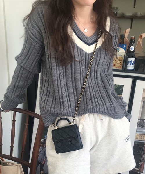 DAY CLOSET(デイ クローゼット)の「レディース Vネックケーブル編みリブニットセーター(ニット/セーター・レディース・ホワイト/ネイビー/グレー/モカ・ONE SIZE)」の3枚目の写真