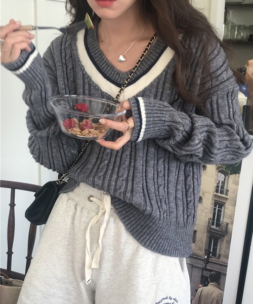 DAY CLOSET(デイ クローゼット)の「レディース Vネックケーブル編みリブニットセーター(ニット/セーター・レディース・ホワイト/ネイビー/グレー/モカ・ONE SIZE)」の8枚目の写真