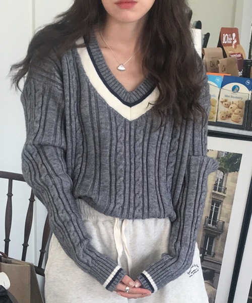 DAY CLOSET(デイ クローゼット)の「レディース Vネックケーブル編みリブニットセーター(ニット/セーター・レディース・ホワイト/ネイビー/グレー/モカ・ONE SIZE)」の9枚目の写真