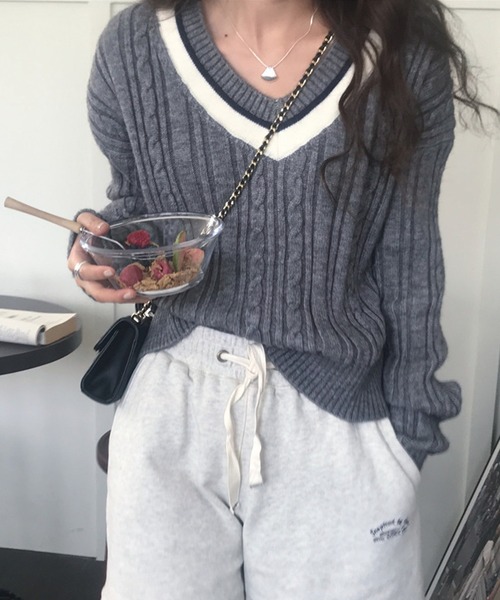 DAY CLOSET(デイ クローゼット)の「レディース Vネックケーブル編みリブニットセーター(ニット/セーター・レディース・ホワイト/ネイビー/グレー/モカ・ONE SIZE)」の10枚目の写真