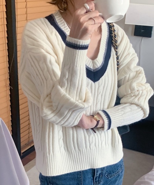 DAY CLOSET(デイ クローゼット)の「レディース Vネックケーブル編みリブニットセーター(ニット/セーター・レディース・ホワイト/ネイビー/グレー/モカ・ONE SIZE)」の5枚目の写真
