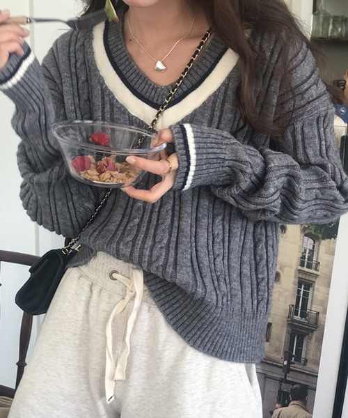 DAY CLOSET(デイ クローゼット)の「レディース Vネックケーブル編みリブニットセーター(ニット/セーター・レディース・ホワイト/ネイビー/グレー/モカ・ONE SIZE)」の20枚目の写真