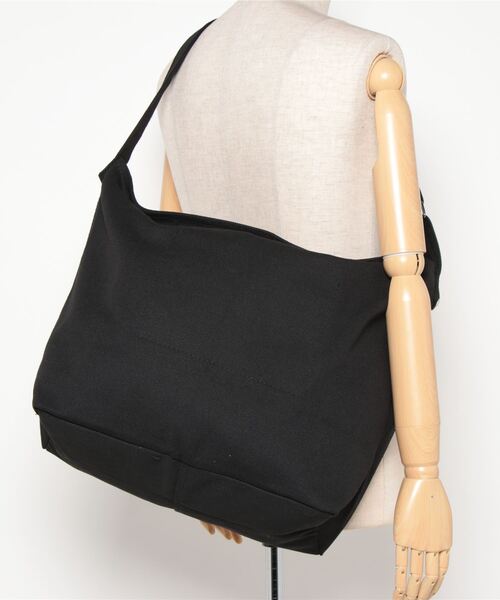 florist（フローリスト）の「【A4収納可】【ユニセックス】シンプルキャンバスワンショルダーバッグ（ショルダーバッグ・レディース・オフホワイト/ブラック・FREE）」の14枚目の写真