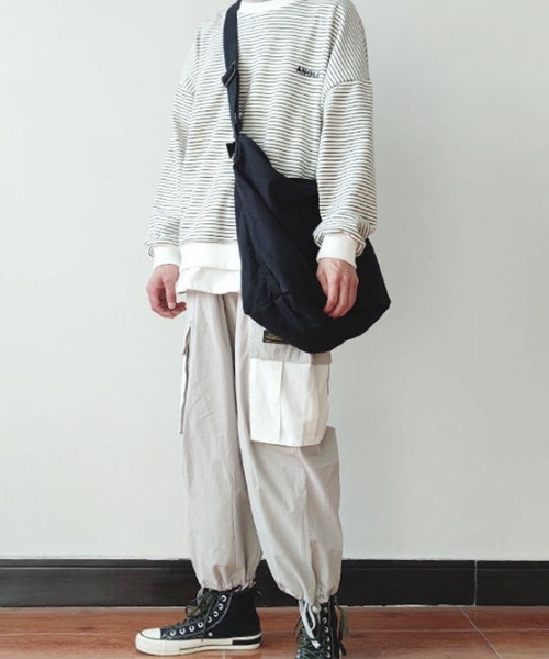 florist（フローリスト）の「【A4収納可】【ユニセックス】シンプルキャンバスワンショルダーバッグ（ショルダーバッグ・レディース・オフホワイト/ブラック・FREE）」の3枚目の写真