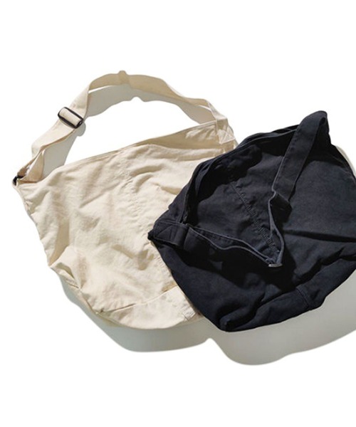 florist（フローリスト）の「【A4収納可】【ユニセックス】シンプルキャンバスワンショルダーバッグ（ショルダーバッグ・レディース・オフホワイト/ブラック・FREE）」の15枚目の写真