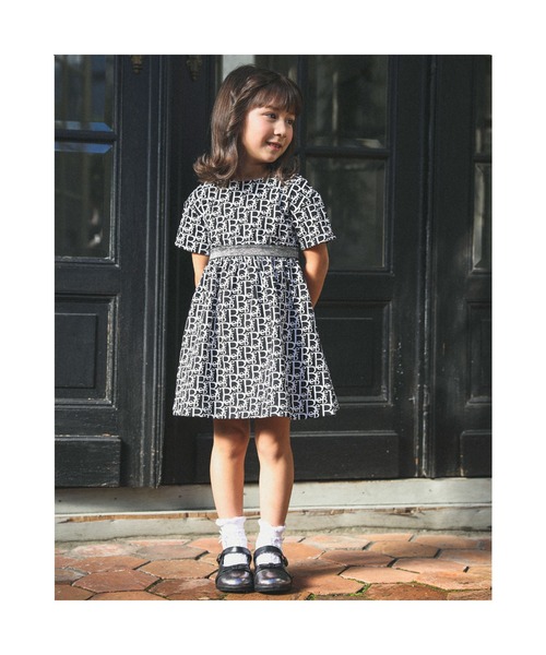 BeBe(ベベ)の「BeBe/【お揃い】コットンモノグラムプリントワンピース(90~150cm)(ワンピース・キッズ・ブルー系その他/ブラック系その他・150/100/90/130/140/120/110)」の12枚目の写真