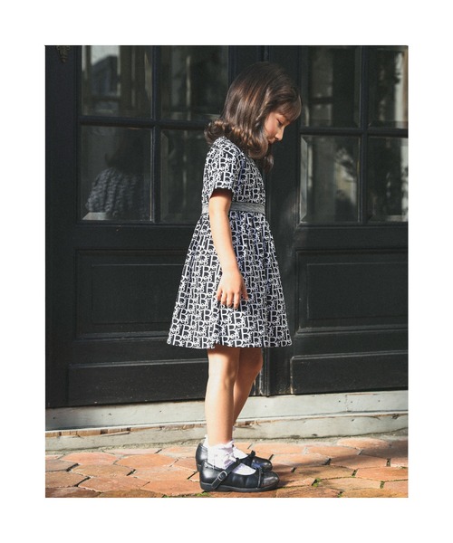 BeBe(ベベ)の「BeBe/【お揃い】コットンモノグラムプリントワンピース(90~150cm)(ワンピース・キッズ・ブルー系その他/ブラック系その他・150/100/90/130/140/120/110)」の3枚目の写真