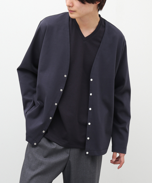 EDIFICE(エディフィス)の「【NORITAKE by EDIFICE】ハーフ スムース Vネック カーディガン(カーディガン/ボレロ・メンズ・ホワイト/チャコールグレー/コバルトブルー/ブラック/ネイビー・MEDIUM/LARGE)」の4枚目の写真