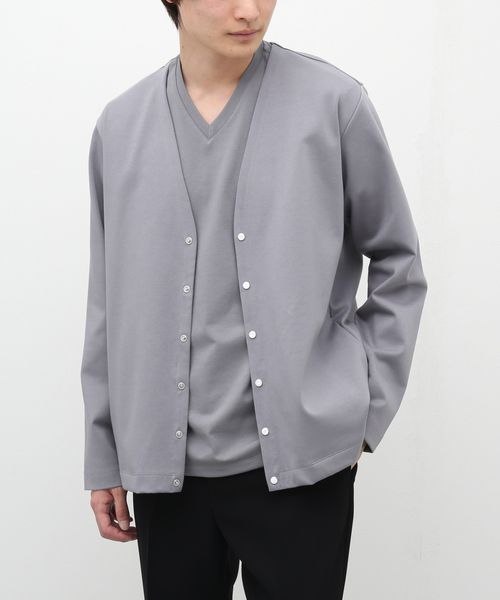 EDIFICE(エディフィス)の「【NORITAKE by EDIFICE】ハーフ スムース Vネック カーディガン(カーディガン/ボレロ・メンズ・ホワイト/チャコールグレー/コバルトブルー/ブラック/ネイビー・MEDIUM/LARGE)」の3枚目の写真