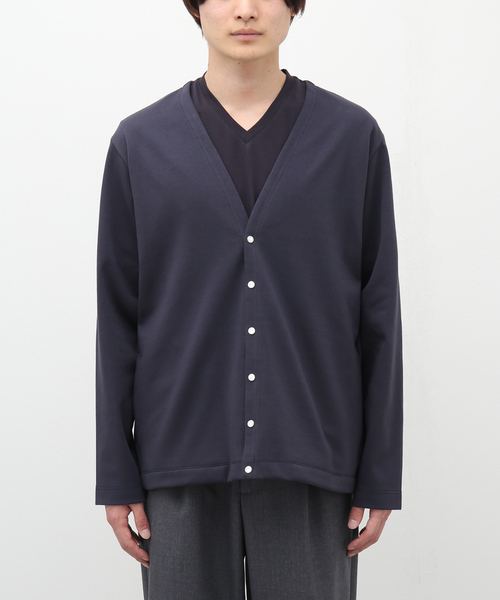 EDIFICE(エディフィス)の「【NORITAKE by EDIFICE】ハーフ スムース Vネック カーディガン(カーディガン/ボレロ・メンズ・ホワイト/チャコールグレー/コバルトブルー/ブラック/ネイビー・MEDIUM/LARGE)」の7枚目の写真