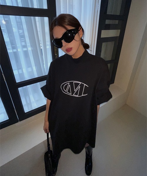 U LAN(ユーラン)の「ULAN MCハーフネックオーバー半袖Tシャツ(Tシャツ/カットソー・レディース・チャコールグレー/ブラック・FREE)」の5枚目の写真