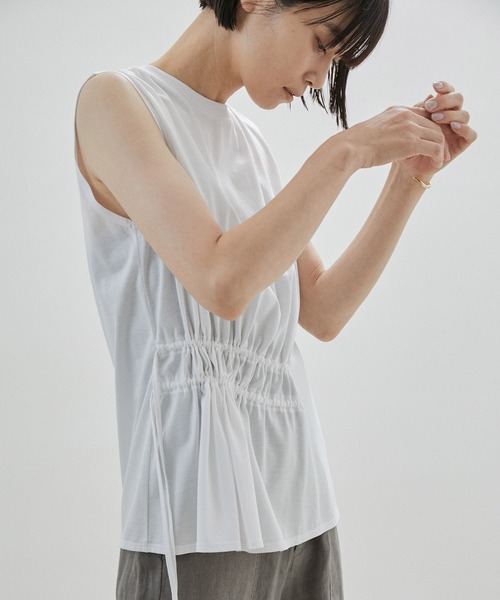 SALON adam et rope'(サロン アダム エ ロペ)の「ペプラムノースリーブTシャツ(Tシャツ/カットソー・レディース・ホワイト/ブラック・FREE)」の8枚目の写真