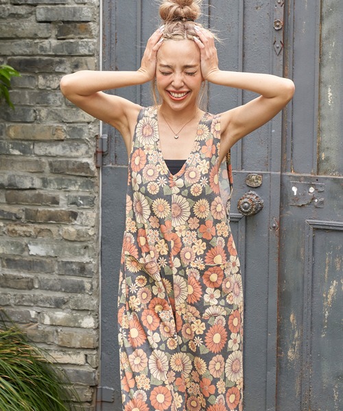 anap mimpi（アナップミンピ）の「レトロフラワー両Vネックオールインワン（つなぎ/オールインワン・レディース・ベージュ/ブラック・FREE）」の19枚目の写真