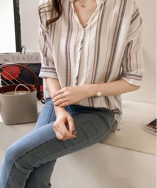 BLANC FICELLE(ブランフィセル)の「ストライプ柄 Vネック 7分袖シャツ(シャツ/ブラウス・レディース・ピンク/グリーン・M/L/XL)」の2枚目の写真