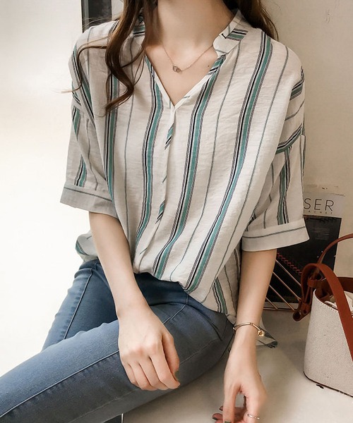 BLANC FICELLE(ブランフィセル)の「ストライプ柄 Vネック 7分袖シャツ(シャツ/ブラウス・レディース・ピンク/グリーン・M/L/XL)」の1枚目の写真