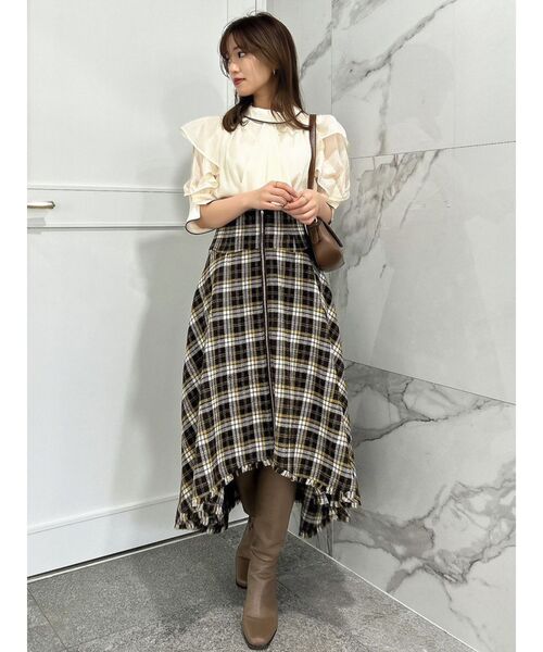 dazzlin（ダズリン）の「プリーツタイパイピングブラウス（シャツ/ブラウス・レディース・ブラック/ピンク/アイボリー・FREE）」の4枚目の写真