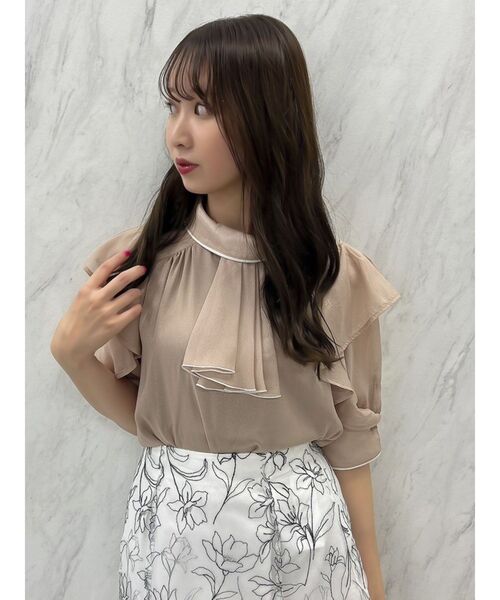 dazzlin（ダズリン）の「プリーツタイパイピングブラウス（シャツ/ブラウス・レディース・ブラック/ピンク/アイボリー・FREE）」の5枚目の写真