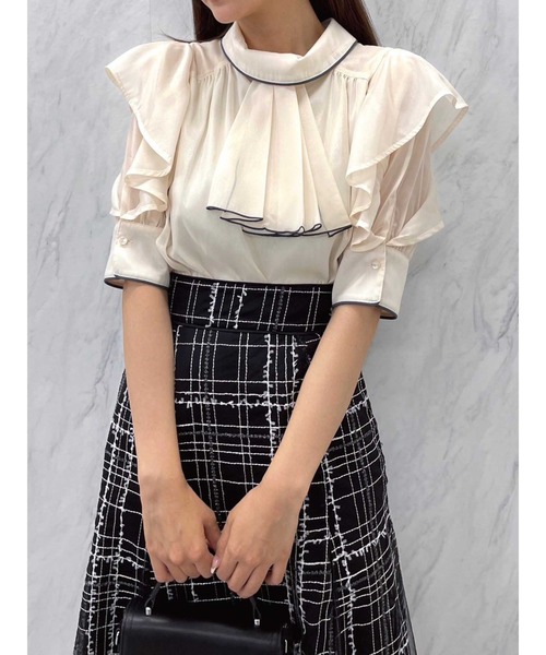 dazzlin（ダズリン）の「プリーツタイパイピングブラウス（シャツ/ブラウス・レディース・ブラック/ピンク/アイボリー・FREE）」の2枚目の写真