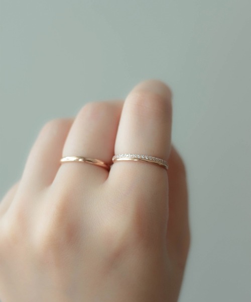 ebine(エビネ)の「Half Zirconia Ring 金属アレルギー対応 サージカルステンレス(リング・レディース・ゴールド/ピンクゴールド/シルバー・16号/7号/13号/9号/11号)」の3枚目の写真