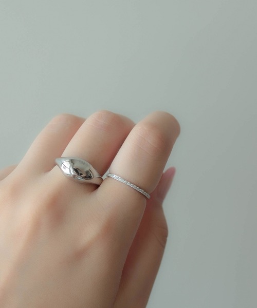 ebine(エビネ)の「Half Zirconia Ring 金属アレルギー対応 サージカルステンレス(リング・レディース・ゴールド/ピンクゴールド/シルバー・16号/7号/13号/9号/11号)」の2枚目の写真