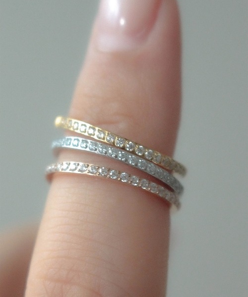 ebine(エビネ)の「Half Zirconia Ring 金属アレルギー対応 サージカルステンレス(リング・レディース・ゴールド/ピンクゴールド/シルバー・16号/7号/13号/9号/11号)」の5枚目の写真