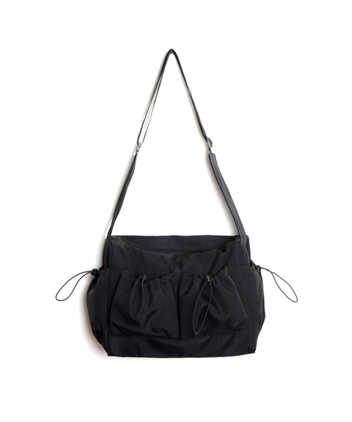 MAISON mou(メゾンムー)の「【recomend selection/セレクト】quadruple pocket drawstring bag 4つの巾着ポケットショルダーバッグ(ショルダーバッグ・レディース・グレー/ホワイト/ブラック・FREE)」の6枚目の写真