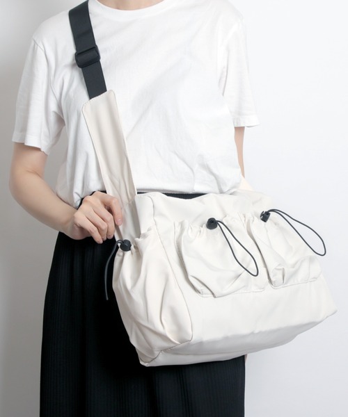 MAISON mou(メゾンムー)の「【recomend selection/セレクト】quadruple pocket drawstring bag 4つの巾着ポケットショルダーバッグ(ショルダーバッグ・レディース・グレー/ホワイト/ブラック・FREE)」の16枚目の写真